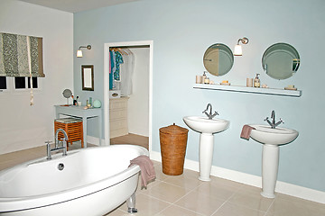 Image showing Light bathroom