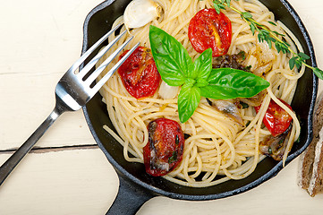 Image showing spaghetti pasta with baked cherry tomatoes and basil 