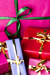 Image showing Emerald Bowknot over Magenta Gift Box 