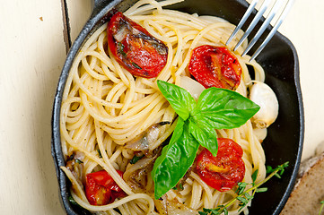 Image showing spaghetti pasta with baked cherry tomatoes and basil 