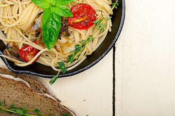 Image showing spaghetti pasta with baked cherry tomatoes and basil 