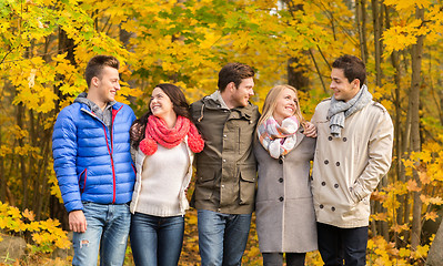 Image showing group of smiling men and women in autumn park