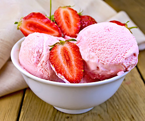 Image showing Ice cream strawberry in bowl on board with cloth