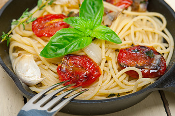 Image showing spaghetti pasta with baked cherry tomatoes and basil 