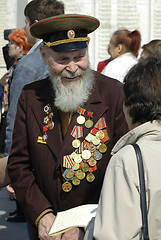 Image showing Senior veteran of World War II on Memory square