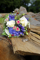 Image showing Rose boquet with wedding rings