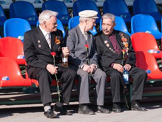 Image showing Senior veterans of World War II on tribune