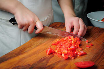 Image showing Slicung tomatoes