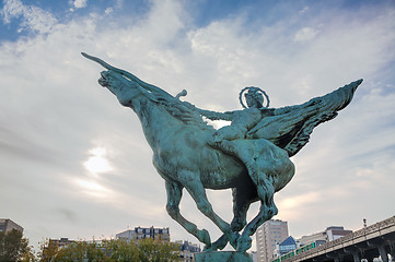 Image showing Statue at Bir-Hakeim bridge in Paris