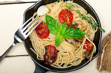 Image showing spaghetti pasta with baked cherry tomatoes and basil 