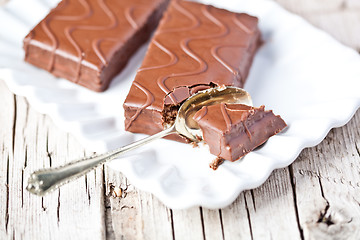 Image showing dark chocolate cakes and spoon 