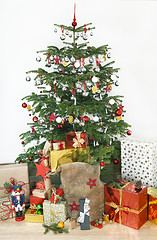 Image showing christmas tree with presents