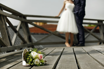 Image showing Bridal bouquet with bride and groom