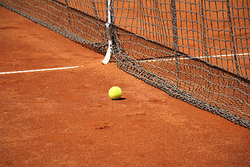 Image showing Tennis ball in front of the net