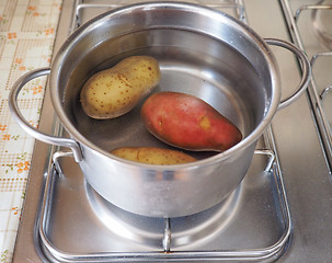 Image showing Saucepot on cooker