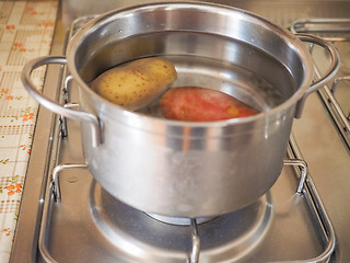 Image showing Saucepot on cooker