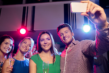 Image showing friends with glasses and smartphone in club