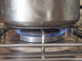 Image showing Saucepot on cooker