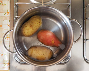 Image showing Saucepot on cooker