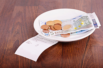 Image showing Tip on a restaurant table