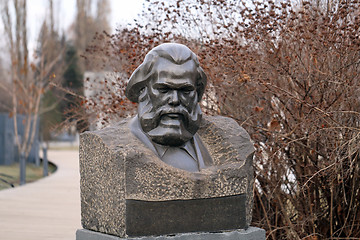 Image showing bust of Karl Marx