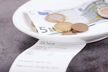 Image showing Tip on a restaurant table