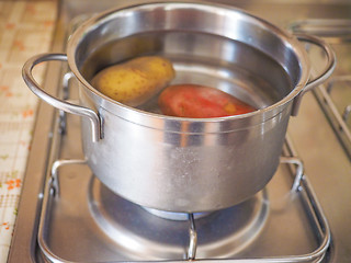 Image showing Saucepot on cooker