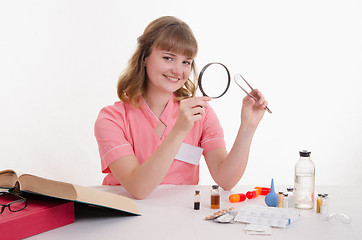 Image showing Student pharmacist sees tablet