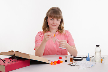 Image showing Medical student pours the powder into tube