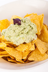 Image showing Crisp corn nachos with guacamole sauce