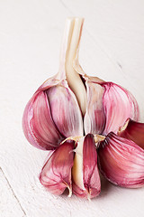 Image showing Fresh garlic bulb with loose cloves