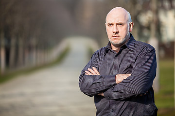 Image showing Confident attractive man standing waiting