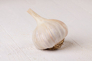 Image showing Fresh garlic bulb with loose cloves