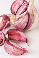 Image showing Fresh garlic bulb with loose cloves