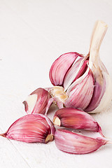 Image showing Fresh garlic bulb with loose cloves