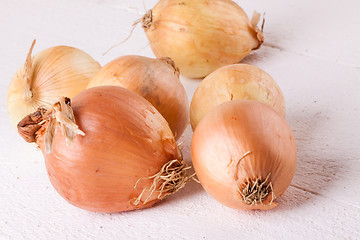 Image showing Small fresh brown onions