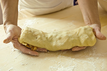 Image showing Hands shows cake