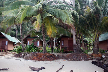 Image showing bungalows on the beach