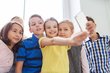 Image showing group of school kids taking selfie with smartphone