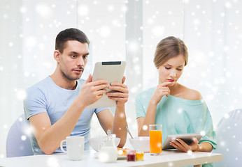 Image showing couple with tablet pc having breakfast