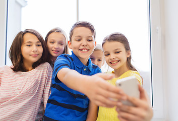 Image showing group of school kids taking selfie with smartphone