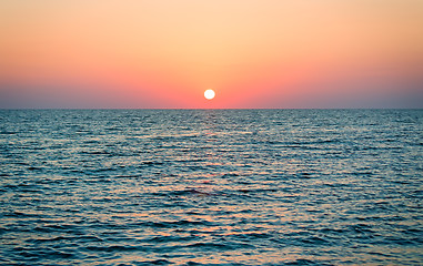 Image showing Beautiful landscape: sunsets on the sea.