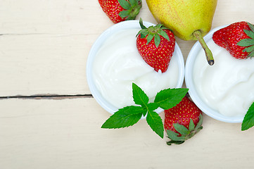 Image showing fruits and yogurt 