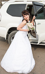 Image showing Bride and the car