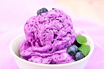 Image showing Ice cream blueberry in bowl on napkin