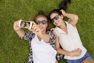 Image showing Best friends taking selfies