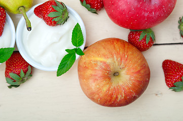 Image showing fruits and yogurt 