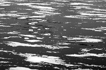 Image showing Ice floating on the river in winter