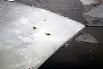 Image showing Ice floating on the river in winter