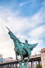 Image showing Statue at Bir-Hakeim bridge in Paris